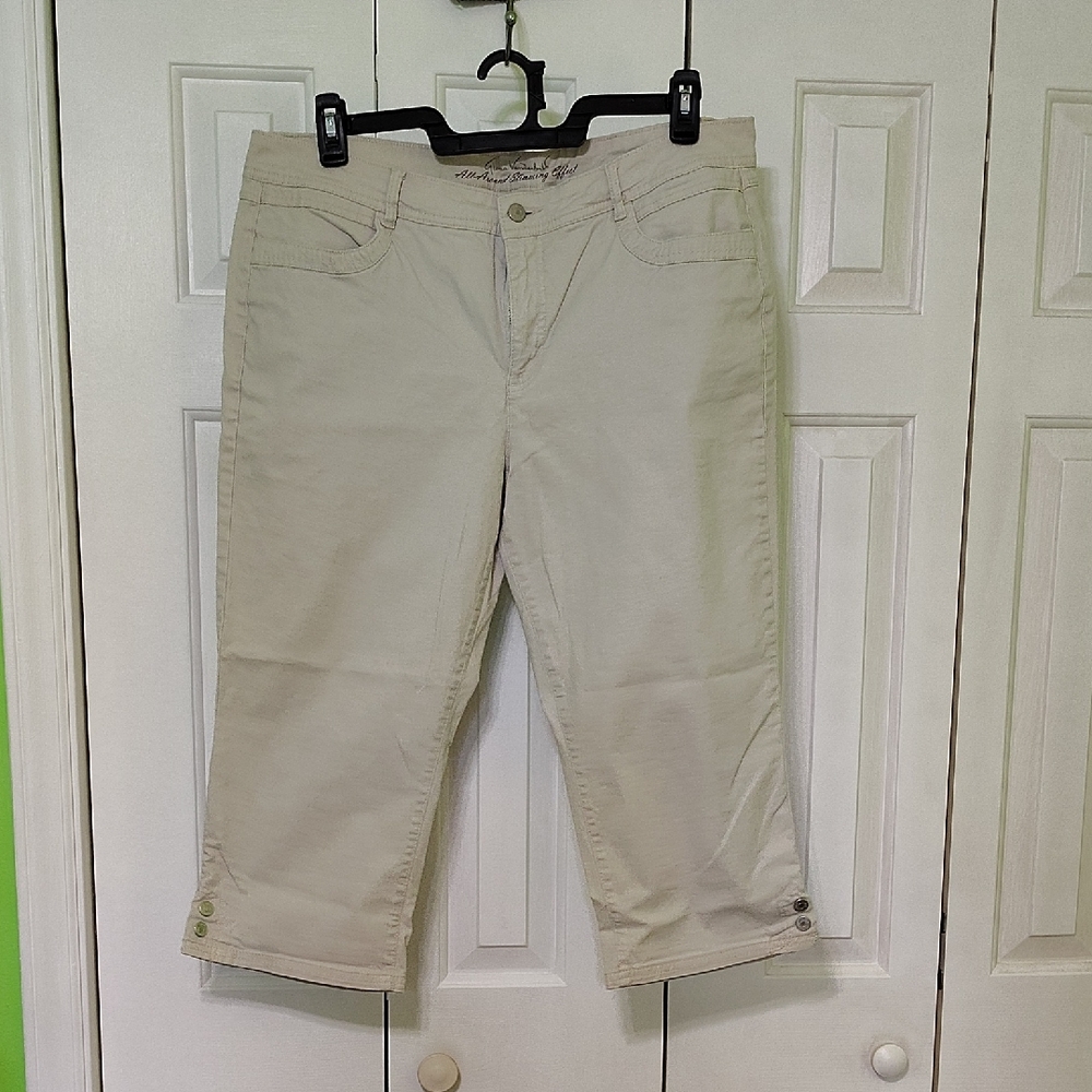 Gloria Vanderbilt Light Tan Pants
